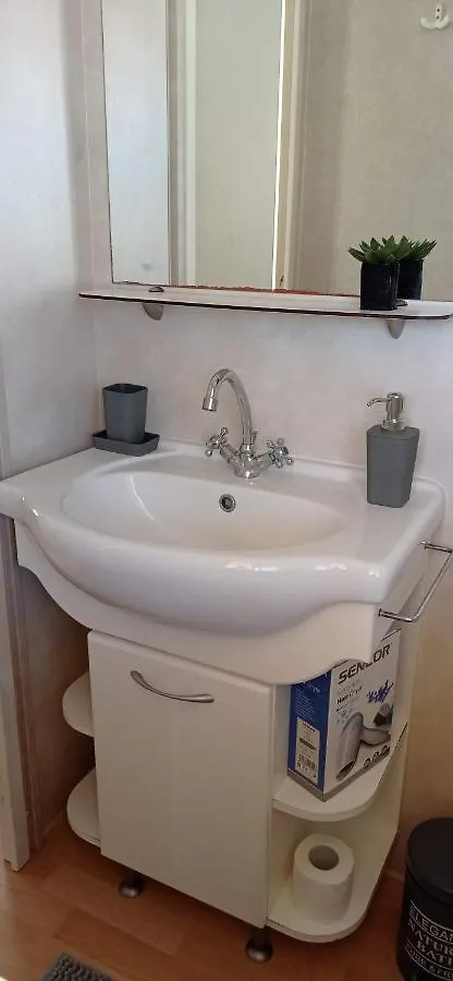 Veni Mobilhaz Hotel Privlaka  0*, Privlaka (Zadar)