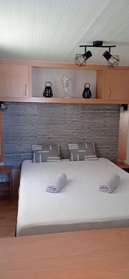 Veni Mobilhaz Hotel Privlaka  Campsite