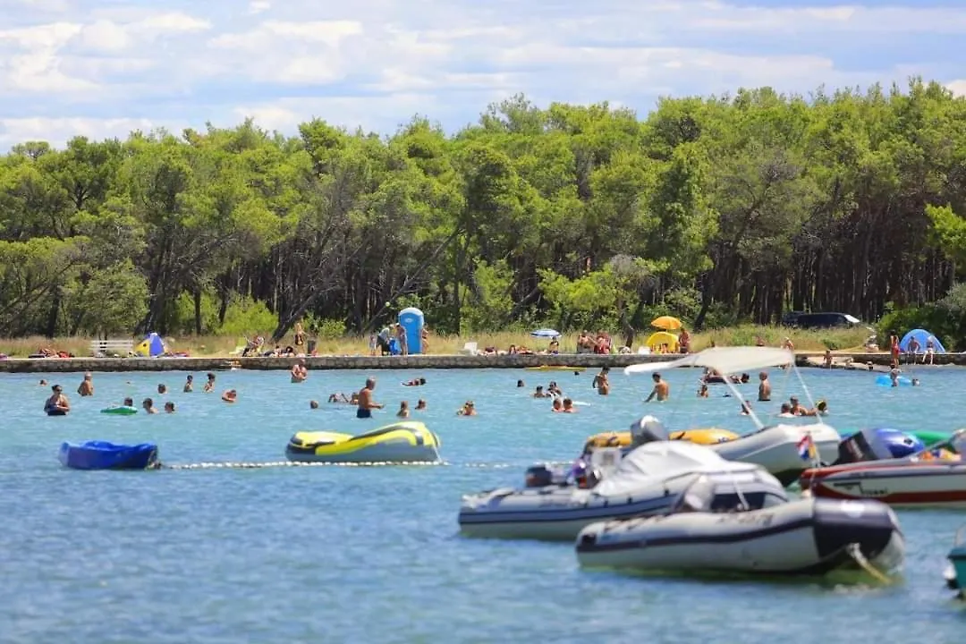 Veni Mobilhaz Hotel Privlaka  Croatia